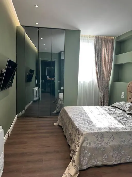 Green Apartment Tirana 0*,